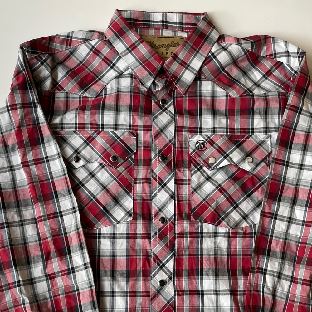 Back to school! Youth XL (14-16) Wrangler Boys Button Down Shirt